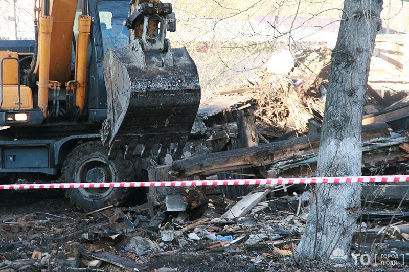 Город, Городское благоустройство, Томские новости, благоустройство деревянная архитектура снос демонтаж В Томске сносят аварийные дома на Бердской