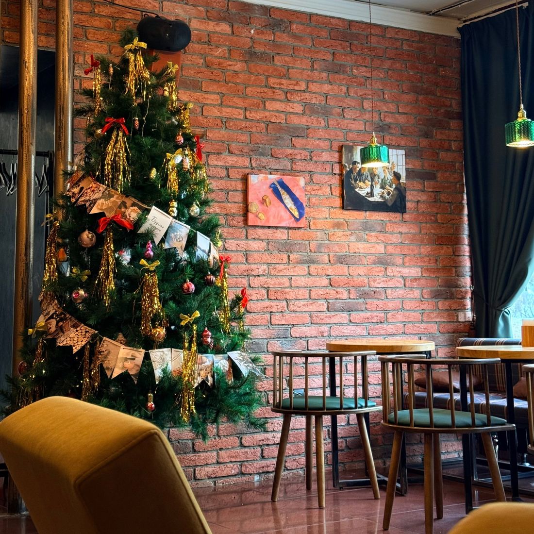 Город, Еда, Креативные индустрии, Томские новости, еда томск новости интересное куда сходить рюмочная У Раисы настойки Бургерная МЯСОROOB В Томске открылась рюмочная в советском стиле