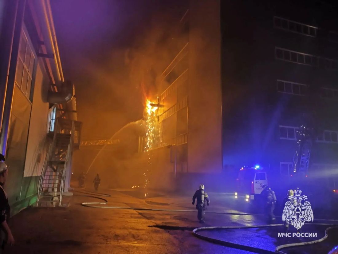 Город, Происшествия, Томские новости, пожар сводка происшествий жесть Томска интересные новости чрезвычайные происшествия пожарная обстано В Томске ликвидировали крупный пожар на заводе по производстве ОСБ-плит