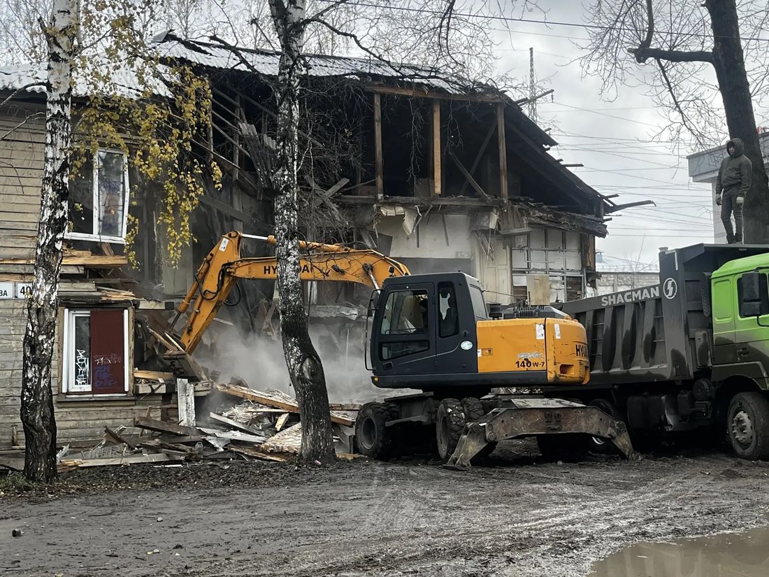 Город, Городское благоустройство, Томские новости, интересные новости Томска снос демонтаж аварийное жилье в Томске город благоустройство В Томске сносят аварийный дом на Нахимова