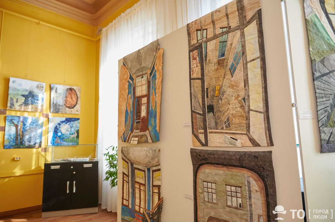 Город, Культура в Томске, Томские новости, выставка квилтов томск дом искусств елена фоломьева елена мельницкая петербургские мастера сны шаман Выставка квилтов из Петербурга открылась в Доме искусств Томска