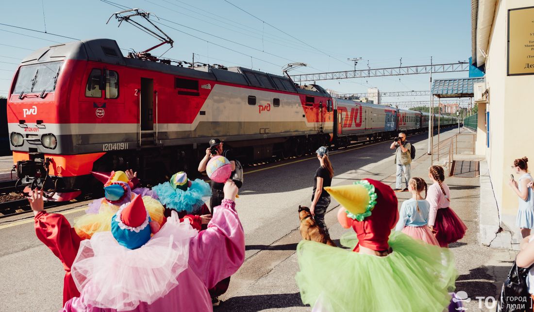 Город, Культура в Томске, События, Томские новости, Театральный поезд Томск фоторепортаж Томск-I вокзал 6 июня фестиваль театр спектакли Набережная Ушай «Театральный поезд» прибыл в Томск: фоторепортаж со встречи