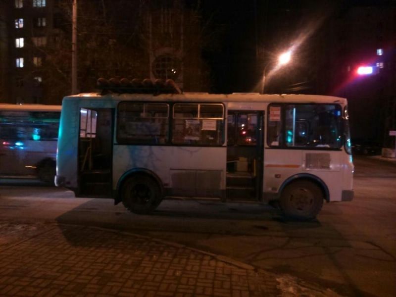 Происшествия, Томские новости, пешеход попал под колеса на переходе сбили на зебре ДТП сводка аварий полиция ДПС Гибдд ГАИ В Томске маршрутка сбила пешехода, переходившего дорогу на «красный»