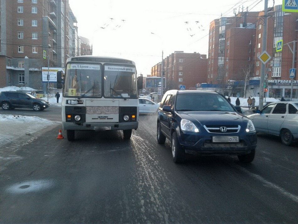 Происшествия, Томские новости, дтп попала под колеса сбили женщину авария маршрут №5 пятерка В Томске маршрутка сбила женщину, переходившую дорогу на «зеленый»