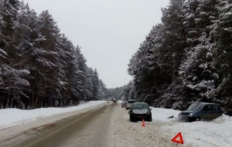 Происшествия, Томские новости, ДТП происшествие женщина-водитель ребенок пострадал Двухлетний ребенок получил травмы в ДТП на трассе Томск — Колпашево