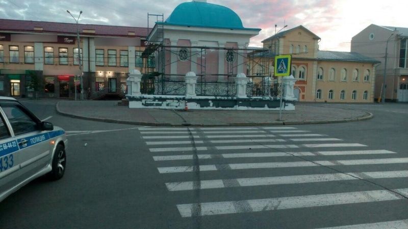 Происшествия, Томские новости, авария ДТП часовня огражение пострадала женщина часовня в Томске Иномарка врезалась в ограждение часовни в центре Томска, пострадала девушка