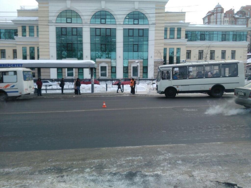 Происшествия, Томские новости, сбили девушку попала под колёса пешехода ДТП авария В Томске ВАЗ сбил девушку, перебегавшую дорогу в неположенном месте