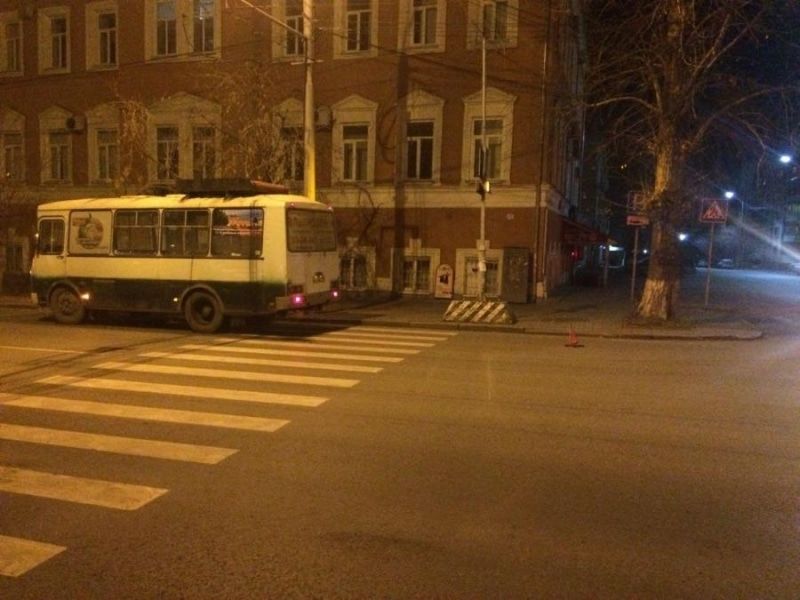 Происшествия, Томские новости, сбили ребенка попал под колеса ребенок не пострадал Ребенок выскочил на дорогу и попал под маршрутку в Томске