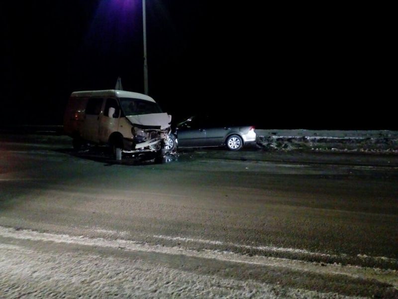 Происшествия, Томские новости, сводка ДТП авария столкнулись попали врезались на Кузовлевском тракте Газель Киа маджентис В Томске иномарка столкнулась с «Газелью», двое пострадали