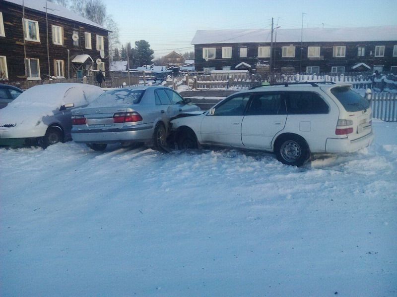 Происшествия, Томские новости, Происшествие дтп погиб потерял сознание врезался в стоящий автомобиль Toyota Corolla Mazda Capella Т Потерявший сознание водитель погиб в ДТП в Томской области