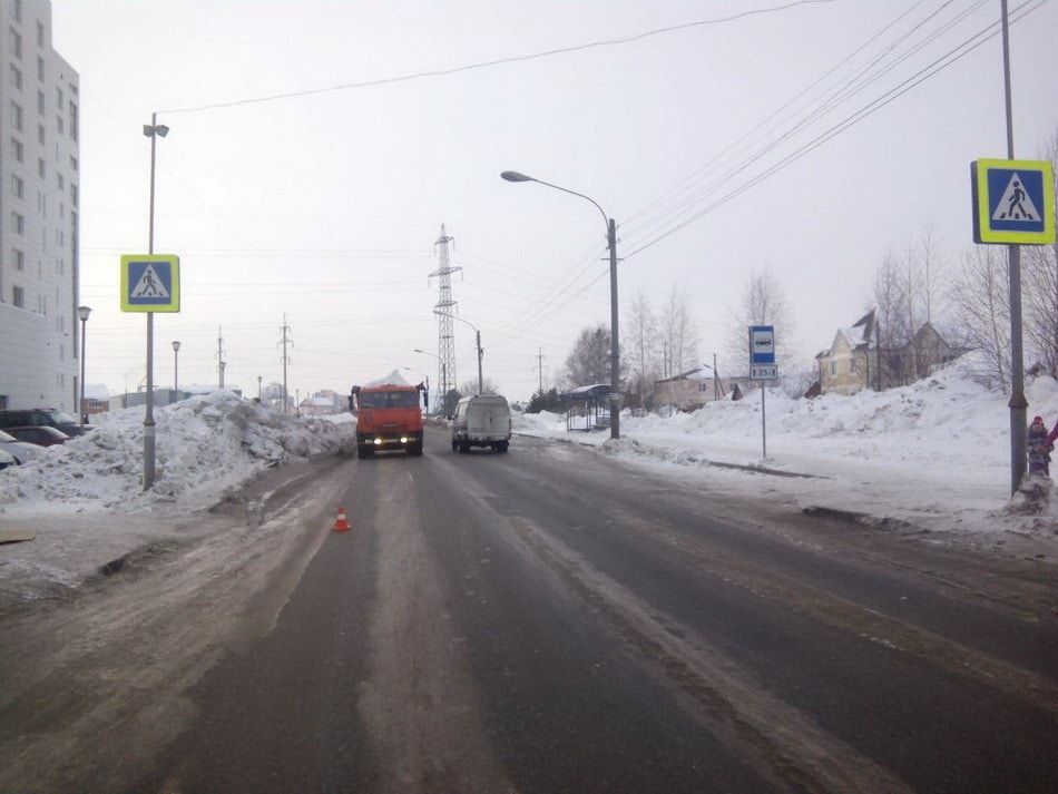 Происшествия, Томские новости, ГАЗ грузовик сбил ребенка мальчик попал под машину на переходе В Томске «ГАЗ» сбил ребенка на «зебре»