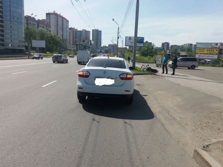 Происшествия, Томские новости, ДТП авария врезались столкнулись иномарка мотоцикл Рено Мотоциклист пострадал при столкновении с иномаркой в Томске