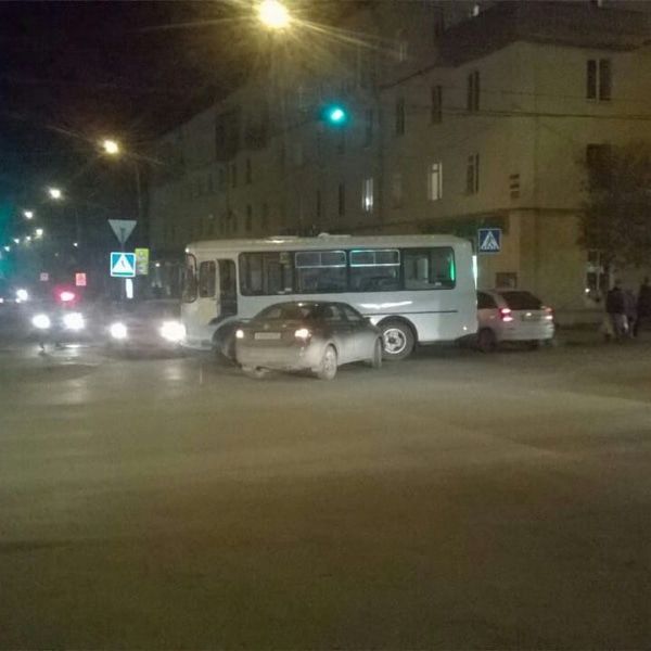 Происшествия, Томские новости, происшествия ДТП авария ПАЗ иномарка пострадала женщина попала в аварию Пожилая женщина попала в больницу после столкновения маршрутки с иномаркой в Томске