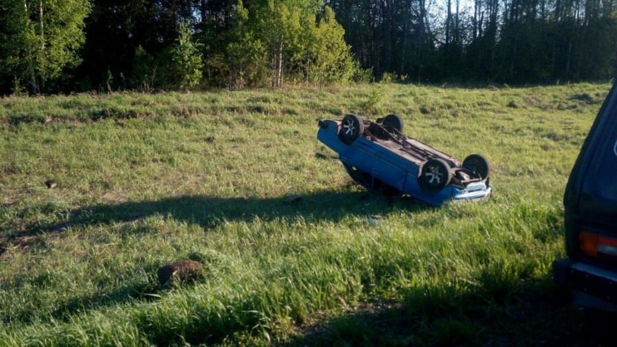 Происшествия, Томские новости, водитель перевернулся на трассе ДТП авария Водитель без прав перевернулся на трассе в Томской области