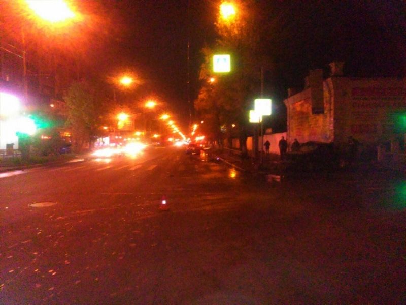 Происшествия, Томские новости, ДТП авария столкновение пострадали Hyundai Kia Хендэ Киа Водитель иномарки пострадал в ночном ДТП в Томске