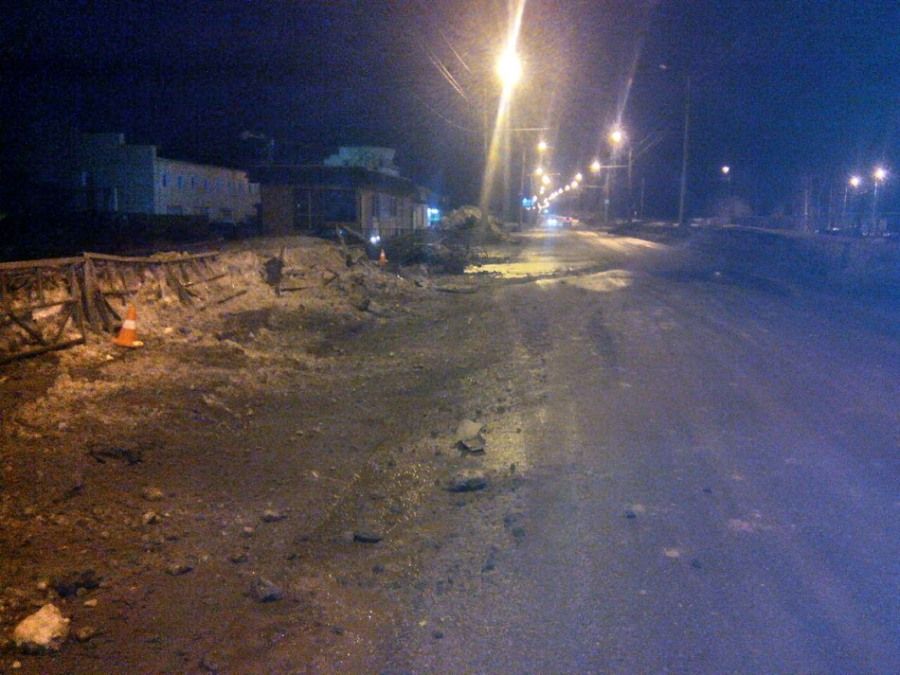 Происшествия, Томские новости, ГИБДД авария ДТП врезались пострадали Санг Йонг В Томске иномарка наехала на ограждение, двое пострадали