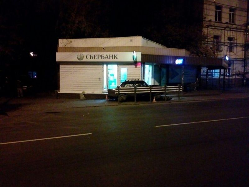 Происшествия, Томские новости, врезался столкнулся ДТП погиб почувствовал себя плохо Ночью в Томске ВАЗ врезался в остановку, мужчина скончался