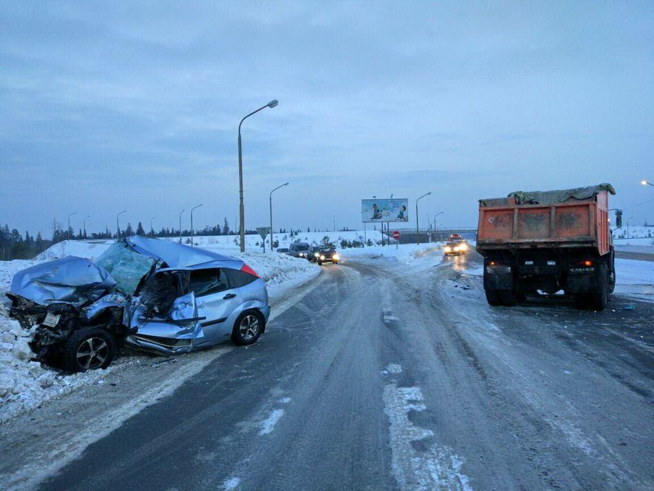 Происшествия, Томские новости, происшествие смертельное ДТП Камаз форд фокус в Томске Иномарка столкнулась с КамАЗом в Томске, погиб водитель