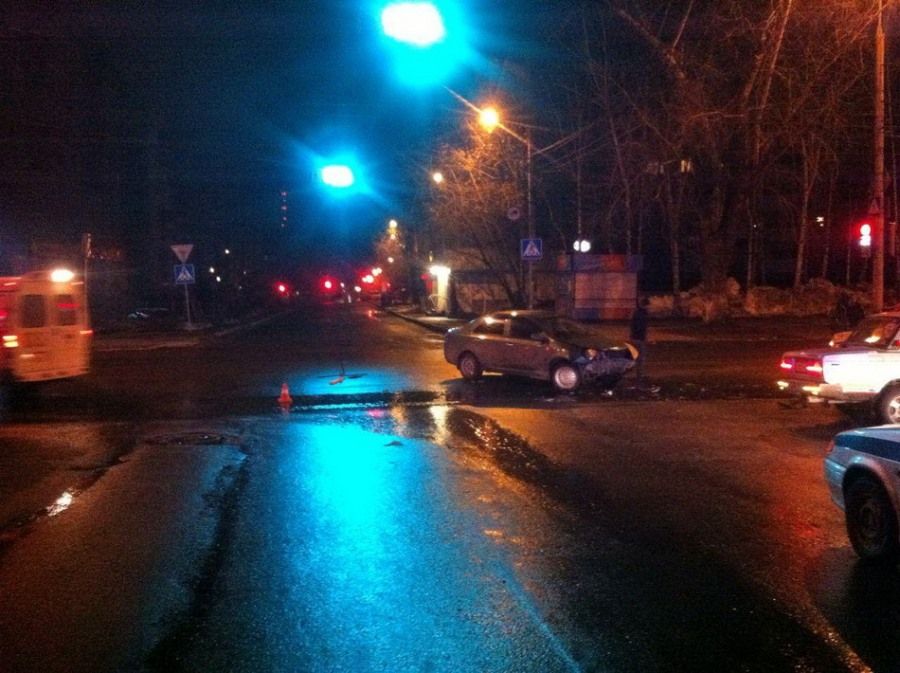 Происшествия, Томские новости, ГИБДД ДТП авария столкнулись встречная Два водителя пострадали в ночном ДТП в Томске