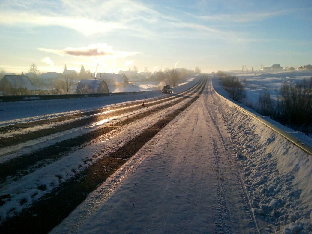 Происшествия, Томские новости, происшествие смертельное ДТП сбили человека иномарка Renault Logan На трассе под Томском иномарка насмерть сбила пешехода