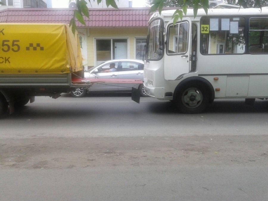 Происшествия, Томские новости, ГАЗель маршрутка ДТП авария столкновение врезались Маршрутка врезалась в «Газель» в Томске, никто не пострадал