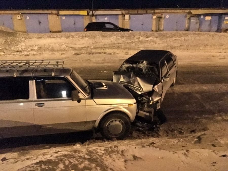 Происшествия, Томские новости, ГИБДД авария пострадали ДТП столкнулись встречные Четверо пострадали при столкновении встречных ВАЗов в Стрежевом
