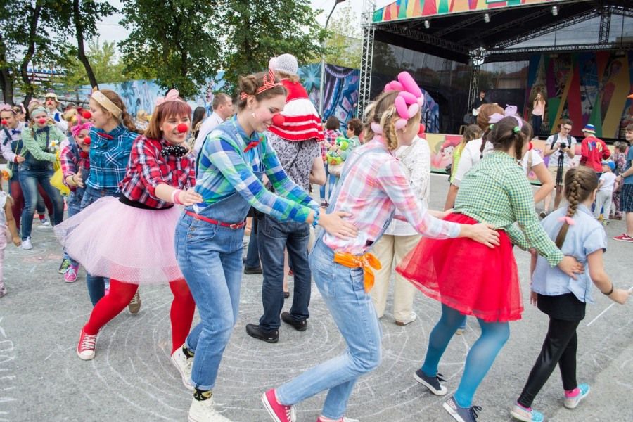 Благотворительность, Томские новости, день семьи любви и верности больничные клоуны благотворительность праздник дети Больничные клоуны поздравят пациентов детских больниц Томска с днем семьи, любви и верности