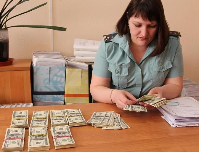 Томские новости, доллары Короткевич СХК взятки Осужденный экс-гендиректор СХК выплатил треть от штрафа в 100 млн рублей