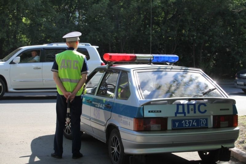 Происшествия, Томские новости, авария на подстанции света нет светофор не работает В Томске полицейские регулируют движение во время сбоя подачи электроэнергии