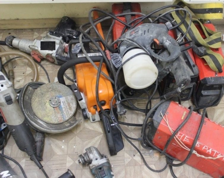 Криминал, Томские новости, кража украл иэлектроинструмент воры задержали В Томске задержали воров, укравших электроинструмента на 280 тыс. рублей