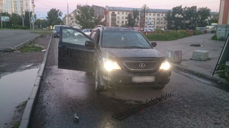 Криминал, Томские новости, лексус угон видео задержание Двоих новосибирцев задержали в Томске при попытке угона «Лексуса» (ВИДЕО)