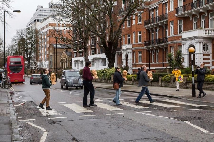 Культура в Томске, Томские новости, Ливерпуль The Beatles Буркин Томичам покажут фильм о рождении и путешествии деревянных бюстов «Битлз» в Ливерпуль