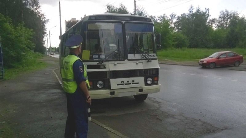 Происшествия, Томские новости, водитель под наркотой обдолбанный ГАИ задержали маршрутка Томские полицейские задержали водителя маршрутки с признаками наркотического опьянения