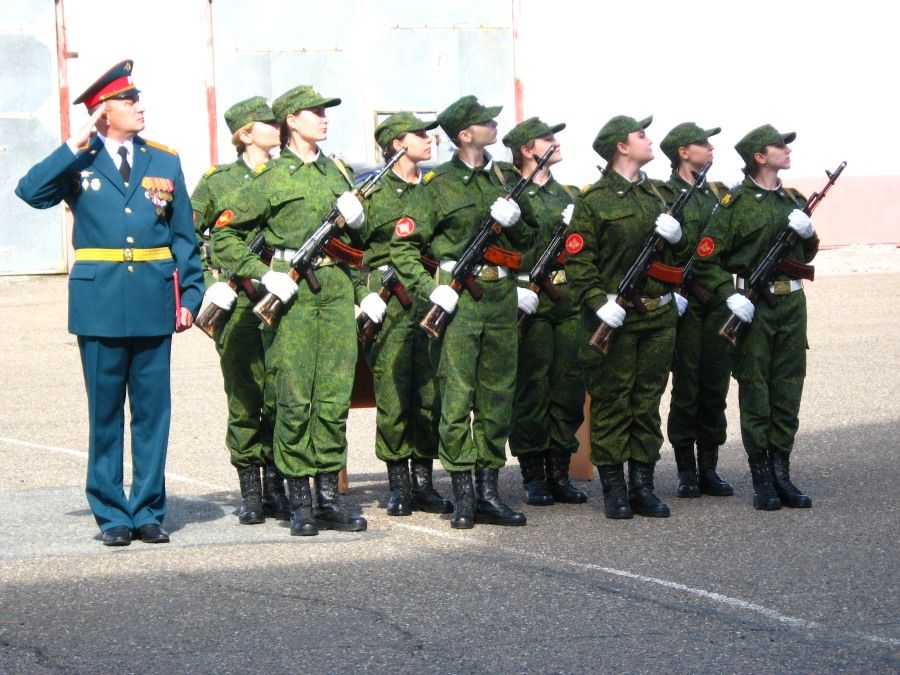 Томские новости, ТГУ образование присяга девушки в форме женщины в армии Девушки-связистки приняли присягу в ТГУ