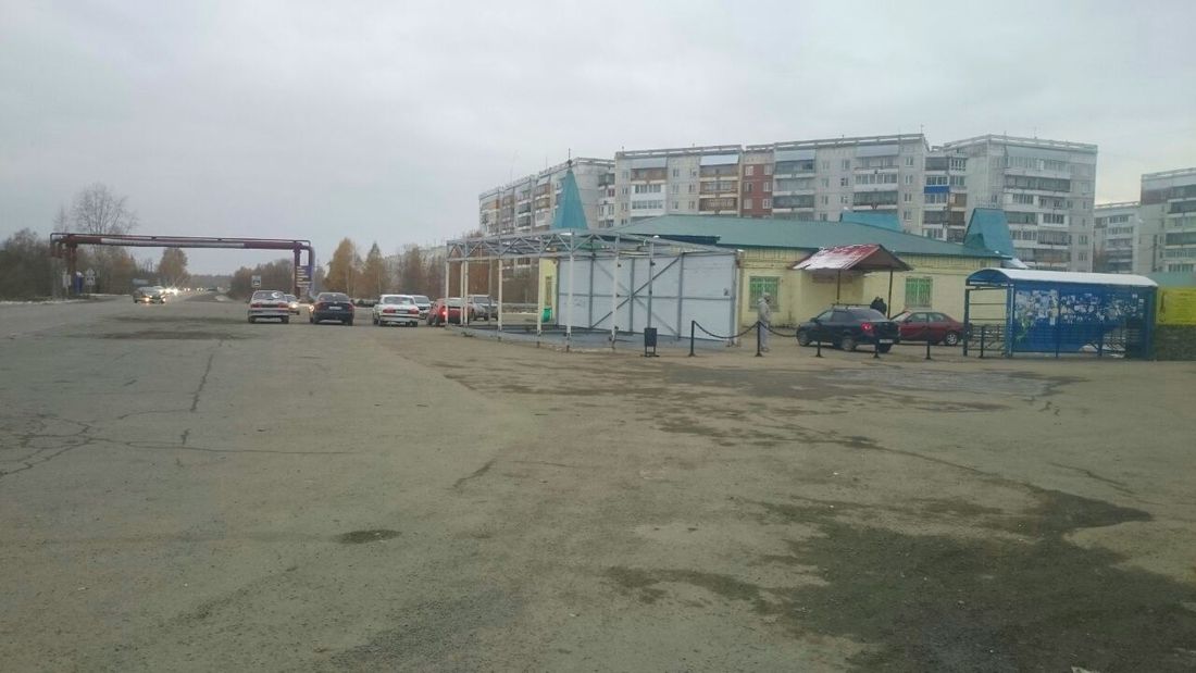 Судебные дела, Томские новости, Прокуратура нарушение прав Светлый Кузовлево прокурорская проверка остановка загородила Томский предприниматель пожаловался на загораживающую его магазин остановку