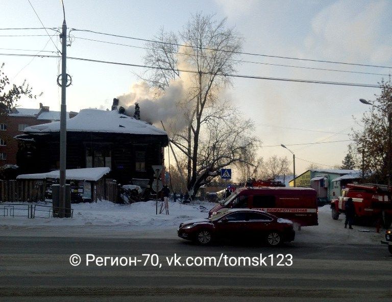 Происшествия, Томские новости, Пожар спасли деревянный дом старая постройка Томские пожарные спасли из горящего дома 8-летнюю девочку