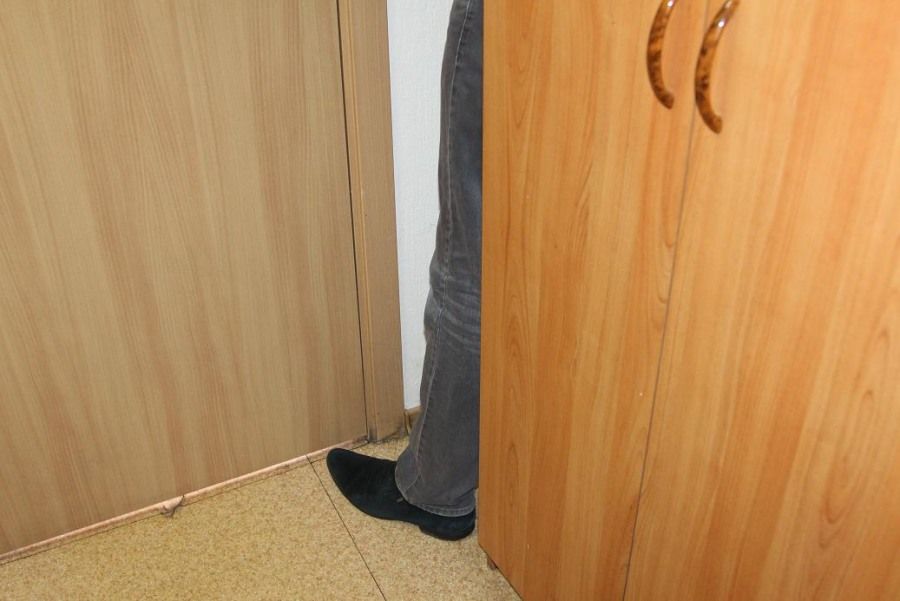 Томские новости, алименты приставы Томич вновь попытался спрятаться от судебных приставов в шкафу