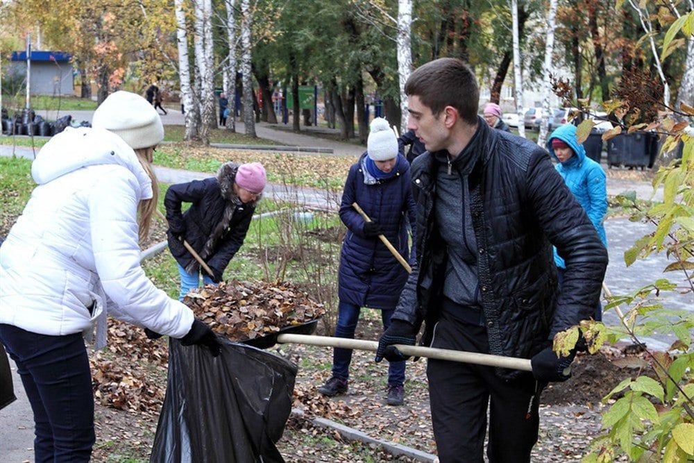 Городское благоустройство, Томские новости, спортивный сбор мусора уборка субботник благоустройство На берегу Томи за час собрали более 800 кг мусора