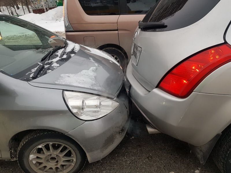 Происшествия, Томские новости, авария дтп врезались пострадали авария сводка происшествий дорожная обстановка Женщина-водитель пострадала при столкновении четырех автомобилей в Томске