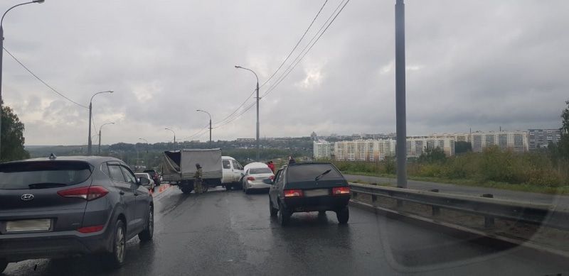 Происшествия, Томские новости, авария ДТП гибдд столкновение происшествия дорожная обстановка пробки в Томске сводка происшествий ж Двоих доставили в больницу после тройного ДТП в Томске