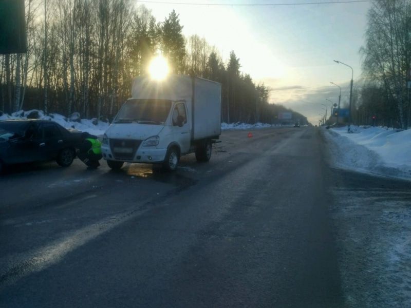 Происшествия, Томские новости, дтп авария врезались столкнулись пострадали инциденты происшествия дорожная обстановка сводка происш Женщина-пассажир пострадала при столкновении Daewoo и «Газели» на томской трассе