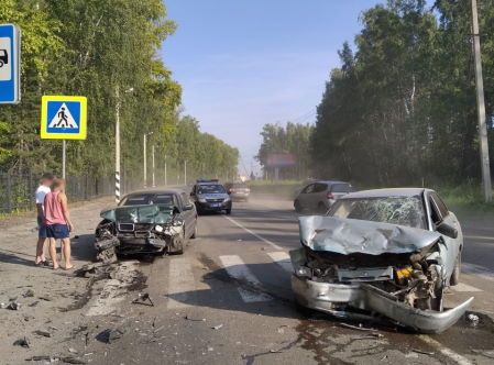 Происшествия, Томские новости, авария ДТП врезались пострадали дорожная обстановка пробки в Томске жесть Томска BMW и ВАЗ столкнулись на Коларовском тракте в Томске