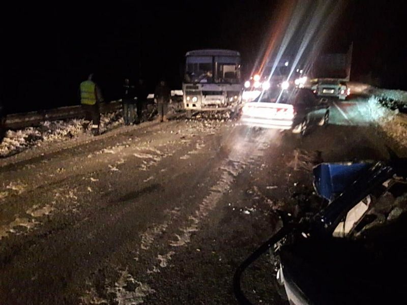 Происшествия, Томские новости, авария ДТП врезались пострадали сводка происшествий жесть Томска Водитель иномарки погиб при столкновении с автобусом в Томском районе