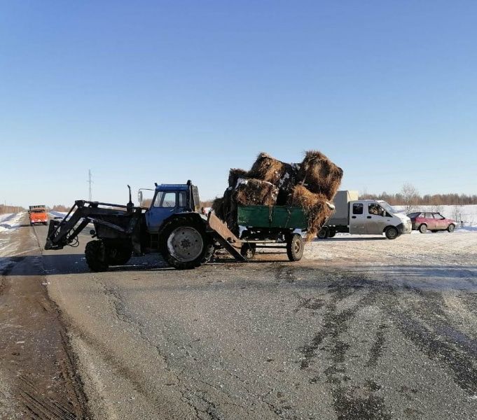 Происшествия, Томские новости, авария ДТП врезались пострадали сводка происшествий аварии в Томской области жесть Томска дорожная о В Томской области автобус с пассажирами столкнулся с трактором и съехал в кювет