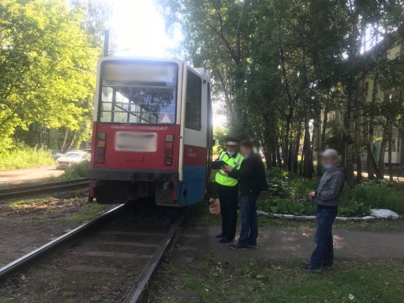 Происшествия, Томские новости, попал под колеса сбили пострадали дорожная обстановка смертельное дтп попали под колеса Мужчина скончался, попав под трамвай в Томске