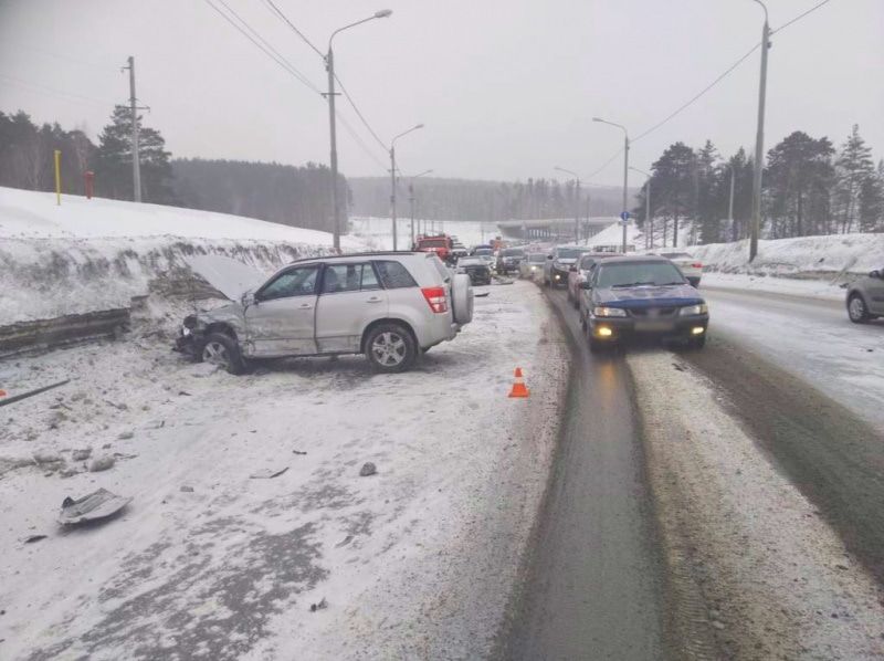 Происшествия, Томские новости, авария дтп врезались пострадали сводка происшествий дорожная обстановка жесть Томска Утром в Томске столкнулись две иномарки, пострадала девушка-пассажир