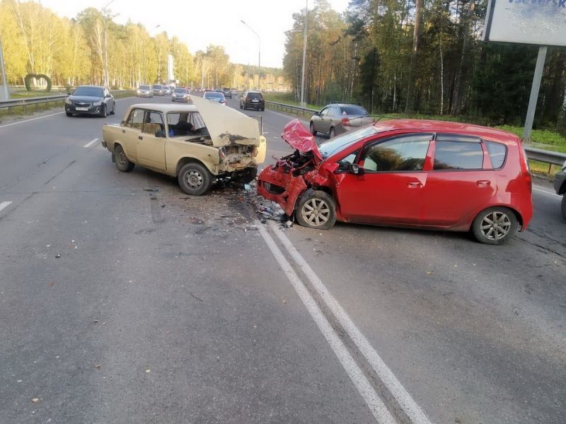 Происшествия, Томские новости, авария ДТП врезались пострадали сводка происшествий жесть Томска дорожная обстановка В Северске столкнулись Mitsubishi и ВАЗ, пострадали двое