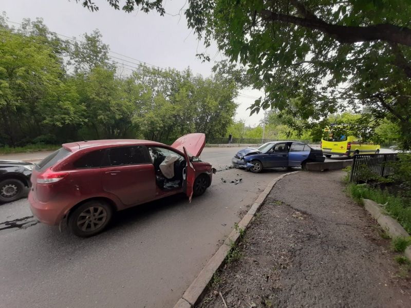 Происшествия, Томские новости, авария дтп врезались пострадали сводка происшествий дорожная обстановка аварии в Томске жесть В Томске столкнулись Hynday и Lada