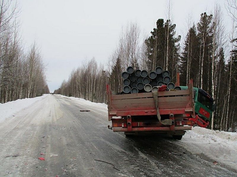 Происшествия, Томские новости, авария ДТП врезались пострадали сводка происшествий дорожная обстановка Трое пострадали при столкновении УАЗа и MAN в Томской области