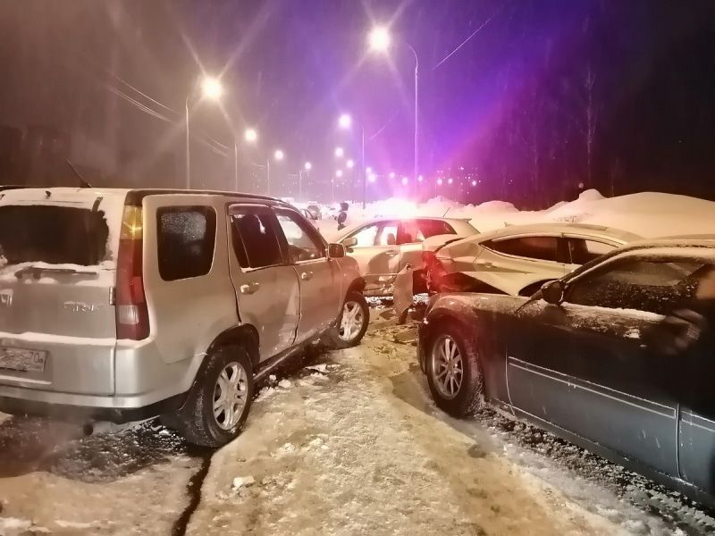 Происшествия, Томские новости, авария ДТП врезались пострадали сводка происшествий жесть Томская пьяное ДТП Трое пострадали при столкновении пяти автомобилей в Томске